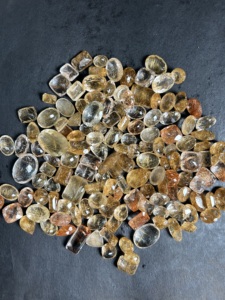 Pierre de Quartz rutilée dorée à facettes naturelles de qualité AAA Mélange de pierres précieuses en vrac taillées Taille personnalisable certifiée - Product Image 3