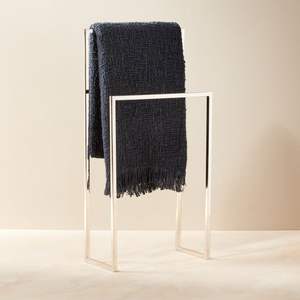 Toallero Metálico Moderno Adecuado para Baños Minimalistas que Agrega un Almacenamiento Funcional y Elegante - Product Image 3