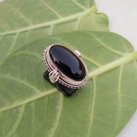 Bague boîte à poison en argent sterling 925 faite à la main, onyx noir de forme ovale avec compartiment secret, cadeau élégant pour elle