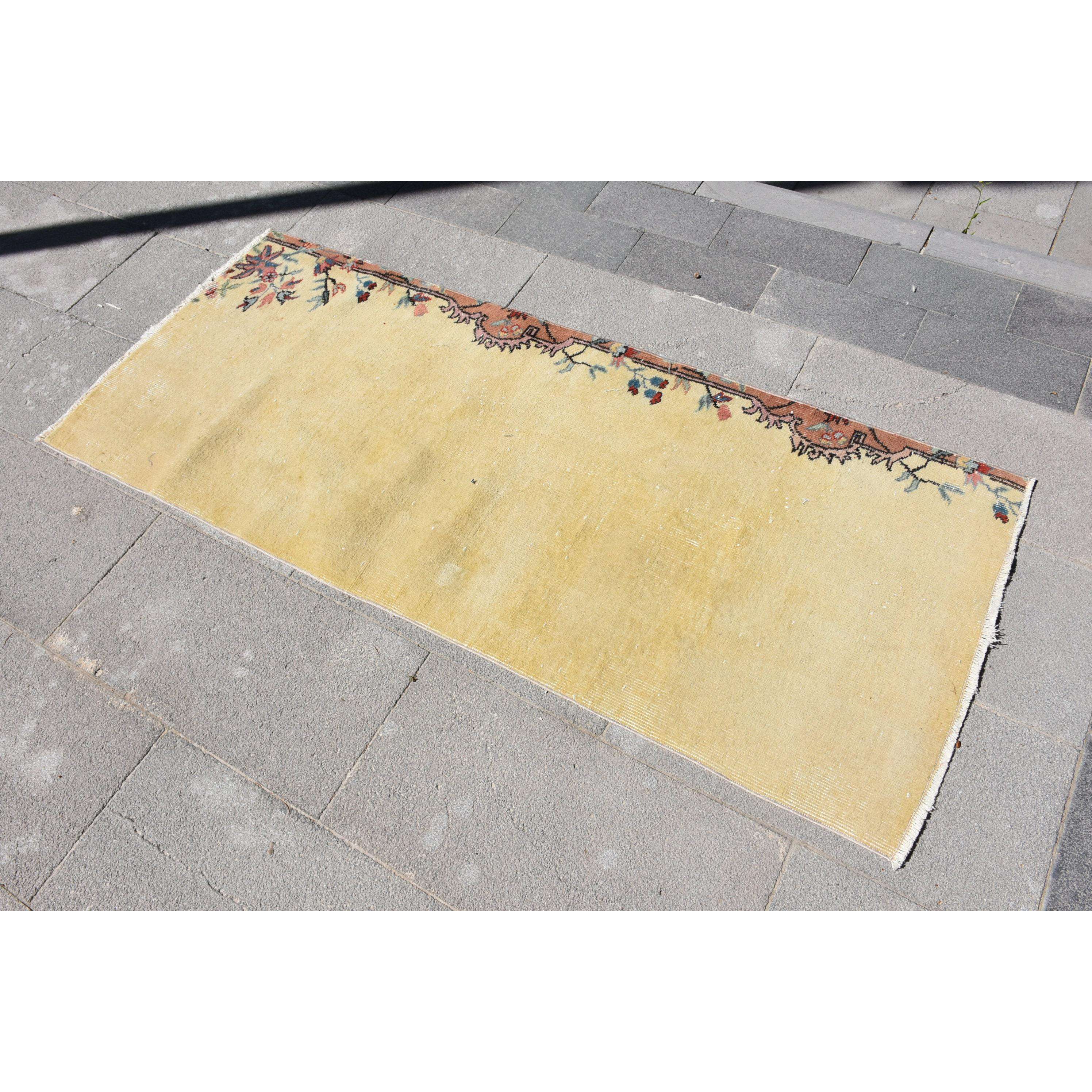 สีเหลือง