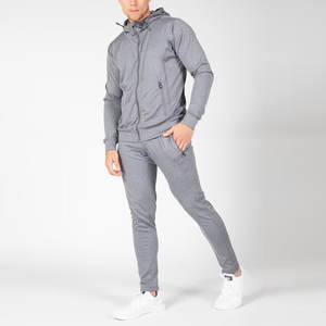 Chándal para hombre hecho de mezcla de poliéster con estructura flexible, diseño transpirable y textura ligera para todo uso - Product Image 1