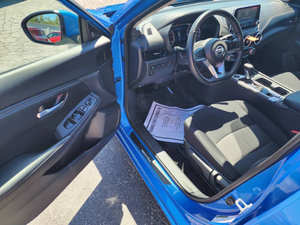 Nissan Sentra-SV 2023 Estándar de Fábrica, Sedán de 4 Puertas - Product Image 3