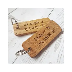 수공예 나무 열쇠 고리 사각형과 둥근 모양의 수제 빈 레이저 조각 나무 열쇠 고리 정품 나무 2024