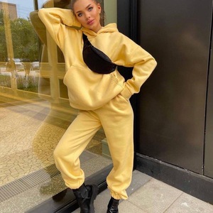 Ensemble de survêtements 2 pièces pour femmes personnalisé hiver maternité pantalon de jogging d'entraînement sweat à capuche haut court - Product Image 4