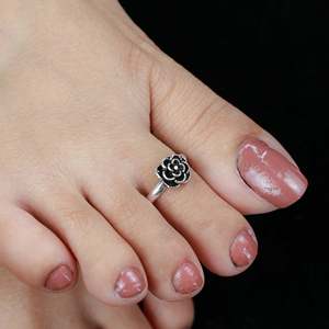 Ditya Phool Gold Plated Copper <b>Toe</b>-<b>Ring</b> (Pair) for Wedding Occasions - Product Image 1