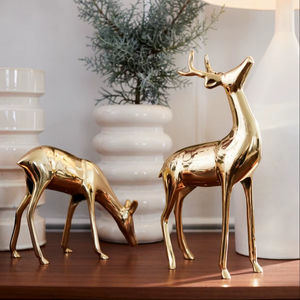 Ornement en aluminium durable de renne en métal conçu pour l'affichage d'intérieur et le décor de fête saisonnier - Product Image 1