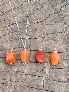 Collar con colgante de joyería Leo con plata de ley 925, cristal pulido dorado, cornalina, piedra natal de Julio, chapado en oro - Product Image 3