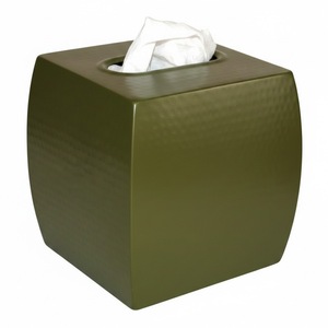 Boîte à mouchoirs carrée en métal martelé vert olive moderne, porte-mouchoirs de table en fer pour salle de bain, distributeur pour la maison et l'hôtel, en vente - Product Image 1