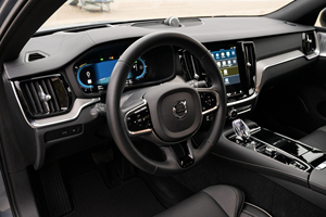 Voiture V60 T8 Turbo en cuir, transmission intégrale, faible kilométrage, boîte automatique, conduite à gauche, essence foncée, modèle 2023 - Product Image 3