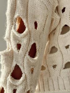 2024 nuevo cárdigan negro de chica caliente para mujer Casual de manga larga hueco Top suelto de talla grande de espesor fino de punto para sólido - Product Image 4