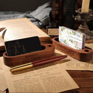 Porte-cartes de visite en bois artisanal, durable, minimaliste et vintage |   Organisateur de cartes de visite en bois naturel fin - Product Image 1