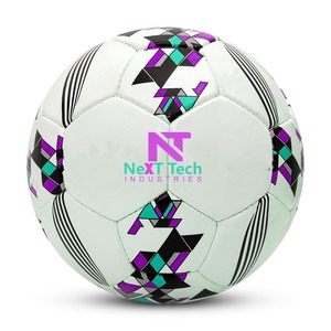 Balón de entrenamiento de fútbol de Next Tech Industries, material de PU para fines de entrenamiento con diseño personalizado y logotipo personalizado - Product Image 4
