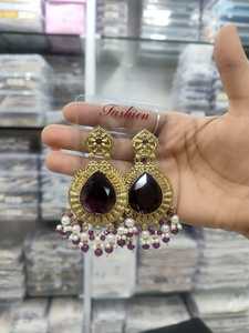 Magnifiques boucles d'oreilles pendantes indiennes Fusion Jugnu avec motif en forme de Polki Tilak et moissanite taille Asscher - Product Image 3