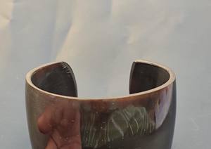 กำไลข้อมือกว้างดีไซน์เนอร์แฮนด์เมดเครื่องประดับสำหรับผู้หญิงที่เป็นมิตรต่อสิ่งแวดล้อมทันสมัยสำหรับความสง่างามในชีวิตประจำวัน - Product Image 2