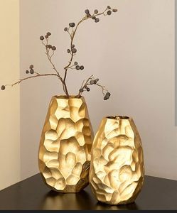 Un pot de fleurs en aluminium de qualité supérieure rehausse l'aspect des plantes, construction robuste, finition élégante, attrait intemporel pour une utilisation en extérieur dans le jardin - Product Image 3