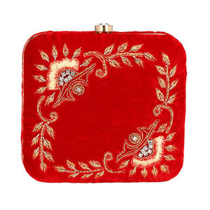 Bolso de Mano con Cuentas y Bordado Zari, Material de Tela de la Mejor Calidad, Forma Cuadrada, Color Rojo, Ideal para Fiestas y Regalos - Product Image 3