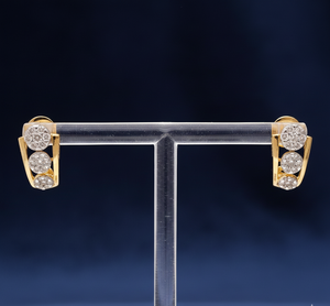 Elegantes Pendientes de Aro de Oro con Tres Piedras de Diamante en Racimo para Mujer, Regalo de Boda - Product Image 2