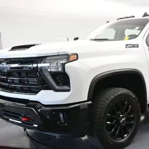 1GC4KNEY8SF206979 2025 Camioneta de Trabajo Pesado 4x4 6.6L V8 401hp Bajo Kilometraje - Product Image 1