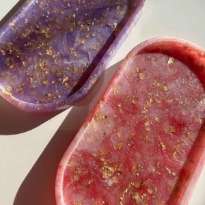 ถาดเรซิ่นตกแต่งหลากสี ถาดจัดระเบียบเครื่องสำอาง ของตกแต่งบ้าน ถาดเรซิ่นทรงรี ถาดวางของบนโต๊ะเครื่องแป้ง คุณภาพสูง - Product Image 1