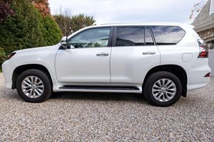 2022 GX 460 Low Mileage Sound Engine AUTOMATIC Transmission <b>Panoramic</b> roof LED lights Ready to Ship - Product Image 3