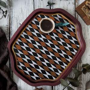 ถาดตกแต่งสไตล์วินเทจ รุ่น Kontensan EE166T8 ลายวงเวทีละครสัตว์ ขนาด 278x332 มม. ขอบโค้งมน ดีไซน์ทันสมัย ผลิตจากไม้ สแตนเลส และอะลูมิเนียม ปลอดภัยสำหรับอาหาร - Product Image 4