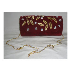Sac à main en velours brillant de couleur Maroom, pochette rectangulaire suspendue pour femmes, broderie Zari et perles pour fabrication de fête pour l'exportation - Product Image 1