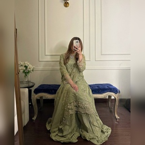 Nouveauté : Ensemble Kurti Sharara et Dupatta en 3 pièces en gros, en faux georgette lourd avec broderie à la main pour femmes - Product Image 3