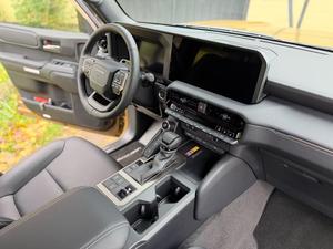 Toyota Land Cruiser 2025 con Trasmissione Automatica, Motore Diesel 3.0L, 151kW (205 CV) - Product Image 3