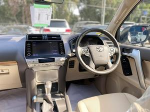 โตโยต้า แลนด์ ครุยเซอร์ TX.L รุ่นฉลองครบรอบ 70 ปี ปี 2022 สภาพดี มือสอง - Product Image 4