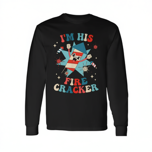 Camiseta de Manga Larga para Parejas con Diseño 'I'm His Firecracker' para la Fiesta del 4 de Julio, Camisetas Promocionales con Diseño Gráfico y Cuentas - Product Image 3