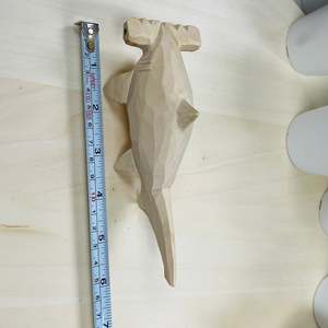 YEEYAYA Scultura di Squalo in Legno Intagliata a Mano da 6 Pollici, Statuetta di Animale Marino in Legno per Decorazione Domestica, Artigianato in Bambù e Legno - Product Image 4