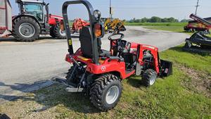 Tracteur à roues MASSEY FERGUSON GC1725M d'occasion 2022, équipé des composants essentiels : moteur, boîte de vitesses, pompe, roulement, roue - Product Image 6