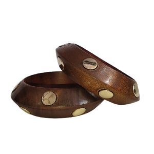 Par de brazaletes cónicos de madera hechos a mano, impermeables, ecológicos y duraderos, con detalles de conchas incrustadas, para bodas y festividades. - Product Image 4