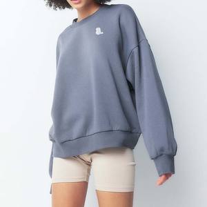 Nueva sudadera de poliéster/algodón de gran tamaño para mujer, venta al por mayor, peso pesado, 300g, decoración bordada de lana, diseño de hombro caído - Product Image 2