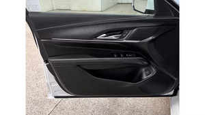 Cadillac CT4 Luxury 2023 Usado en Excelentes Condiciones, Tracción Trasera - Product Image 3