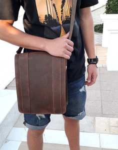 Sac à bandoulière en cuir long et tendance avec logo personnalisé de haute qualité pour hommes et femmes LMB-0030 - Product Image 5