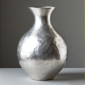 Jarrón de níquel alto Celestial Mist para decoración glamorosa, jarrón de suelo de tono metálico, diseño Floral en relieve, decoración del hogar, declaración de acento - Product Image 4