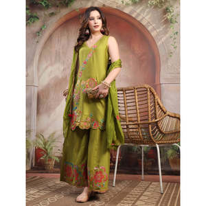 Conjunto de Kurta Sharara de Viscosa Satinada con Bordado Verde y Dupatta - Product Image 4