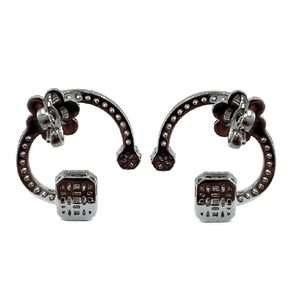 Boucles d'oreilles en or blanc 18 carats avec diamants taille brillant, design fabuleux, fabrication de qualité supérieure, idéales pour les fiançailles, les mariages ou comme cadeau. - Product Image 3