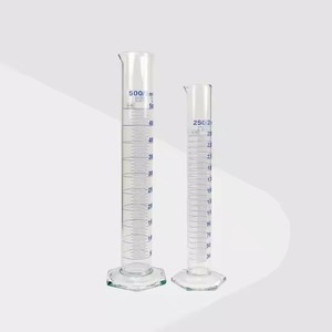 Cylindre de mesure de laboratoire de 500ml en verre borosilicate résistant à la chaleur et gradué pour une mesure précise du volume - Product Image 4
