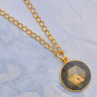 Pendentif en pierre naturelle de labradorite de forme ronde, fait main, grand format, pour la vente en gros, avec chaîne en argent sterling 925