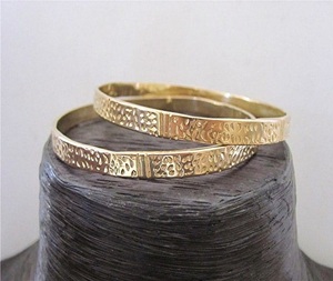 Brazaletes indios chapados en oro simples de moda, diseños para mujeres modernas - Product Image 5