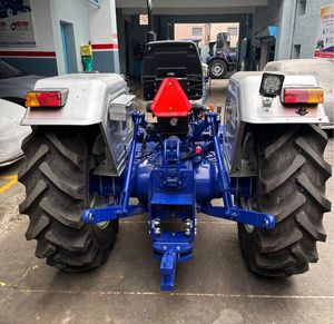 Tractor de ruedas 2024 Farmtrac 6050 4x4 con 50hp 2WD y componentes esenciales del engranaje-Motor usado y caja de cambios incluidos - Product Image 4