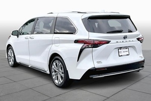 โตโยต้า เซียนน่า แพลตตินั่ม FWD ปี 2024 มือสอง - พร้อมส่ง - Product Image 2