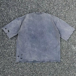 เสื้อยืดผู้ชายทรงปกติ ผ้าคอตตอนถัก 100% คุณภาพสูง ระบายอากาศได้ดี เป็นมิตรกับสิ่งแวดล้อม ลวดลายวินเทจฟอกสี พร้อมชายเสื้อแบบดิสเทรส - Product Image 3