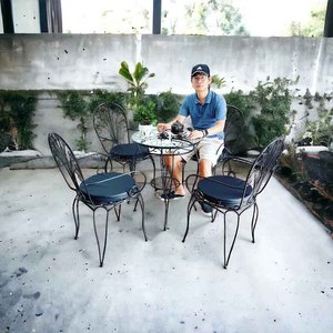 Ensemble de table et 4 chaises d'extérieur CBCF218, style traditionnel-moderne, en aluminium moulé avec motif en fer forgé, ensemble de jardin durable - Product Image 5