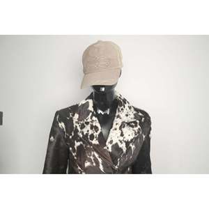 Chaqueta de Cuero Vacuno con Logotipo Personalizable para Mujer, Abrigo de Invierno de Piel de Cordero y Poliuretano con Relleno de Poliéster para Otoño - Product Image 3