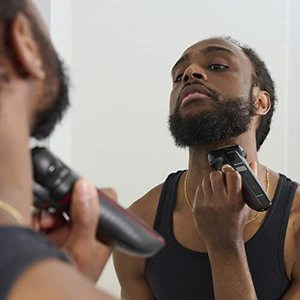 Afeitadora y Recortadora Híbrida Inalámbrica para Hombre, Uso en Seco y Húmedo, con Diseño de Triple Cuchilla y Rotatorio, Dos Accesorios, Resistente al Agua IPX7, Color Negro - Product Image 2