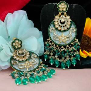 Boucles d'oreilles pendantes modernes colorées avec des pierres Kundan scintillantes Bijoux traditionnels Twist perles suspendues et perles multicolores - Product Image 3