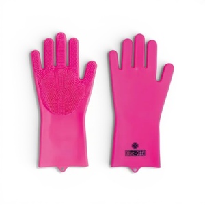 Gant de lavage réutilisable en silicone Muc-Off, éponge de nettoyage imperméable fabriquée en plastique durable - Product Image 5
